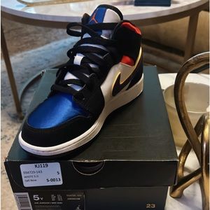 2019 Air Jordan 1 Mid SE ‘Rivals’ Gradeschool